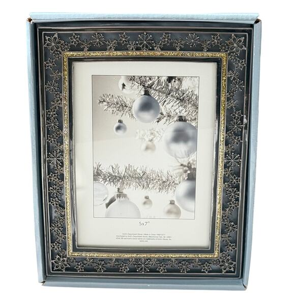 NIB Enameled Metal Christmas/Winter/Holiday Photo Frame Snowflakes Sparkle - Picture 1 of 7